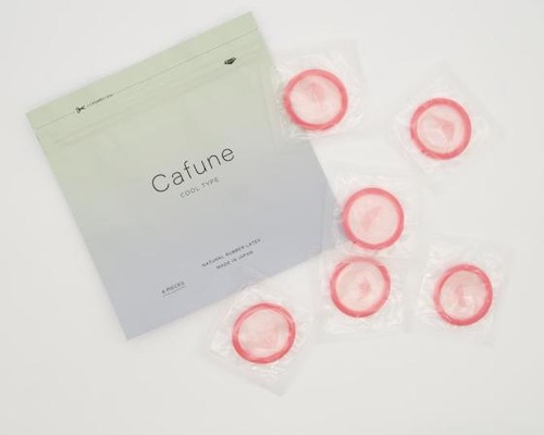 Cafune Cool and Moist Condoms
