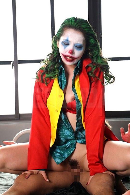 Clown (Joker) Woman Yui Hatano - Parody porn adult release from Bermuda - Kanojo Toys