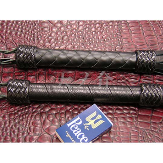 Tennosuke 30-Strand Leather Whip - Premium BDSM flogger - Kanojo Toys